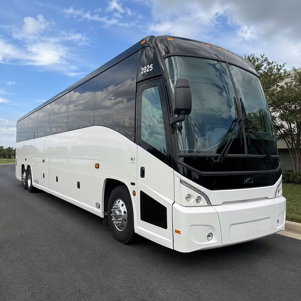 charter buses and minibuses for large west hartford wedding guest lists